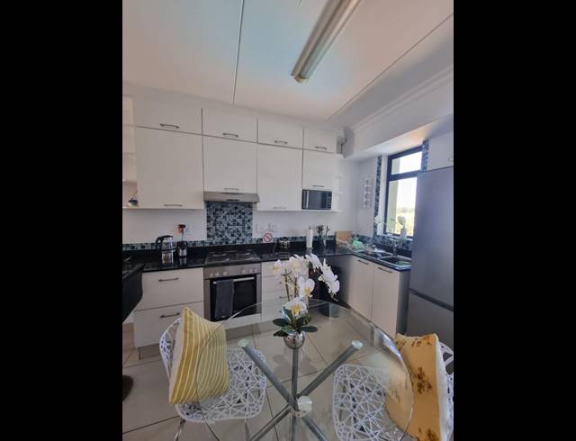 2 BEDROOM APARTMENT FOR SALE IN UMHLANGA RIDGE